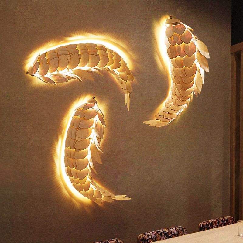 Lámpara de pared en forma de pescado estilo asiático de madera de madera de montura de pared beige de beige para restaurante