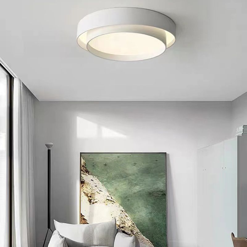 Plafonnier LED blanc en acrylique dans un montage encastré circulaire en fer de simplicité moderne pour les espaces intérieurs