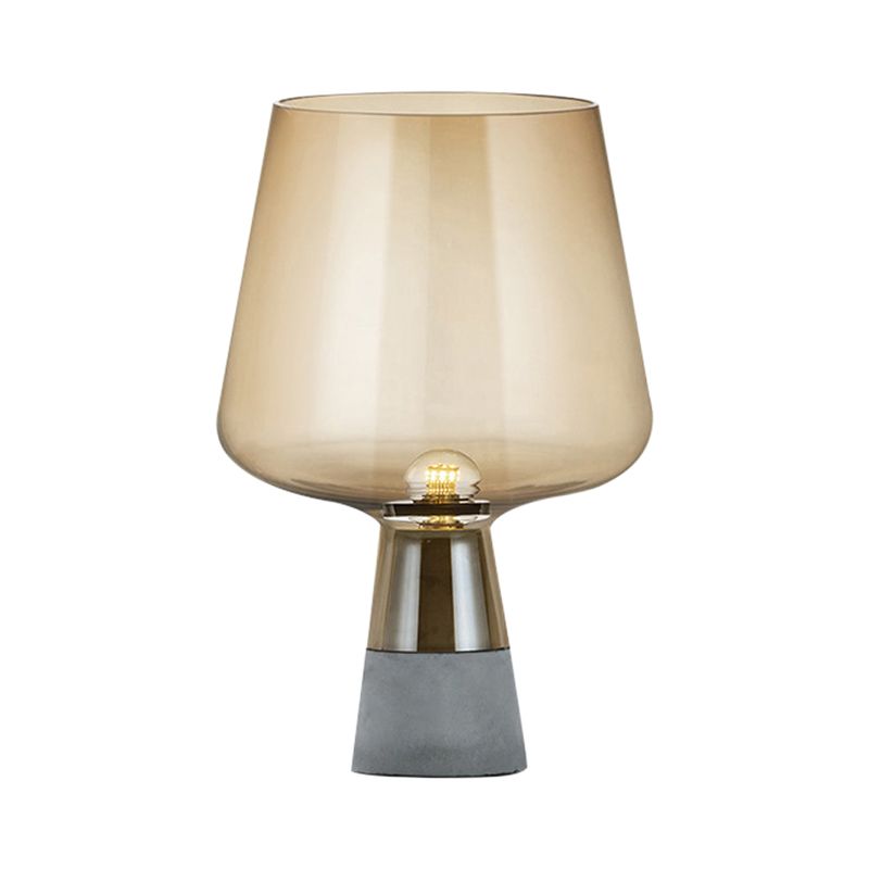 Lampada da tavolo Modernism Cup Lampada da comodino a 1 testa in vetro cognac/grigio fumo con base in cemento