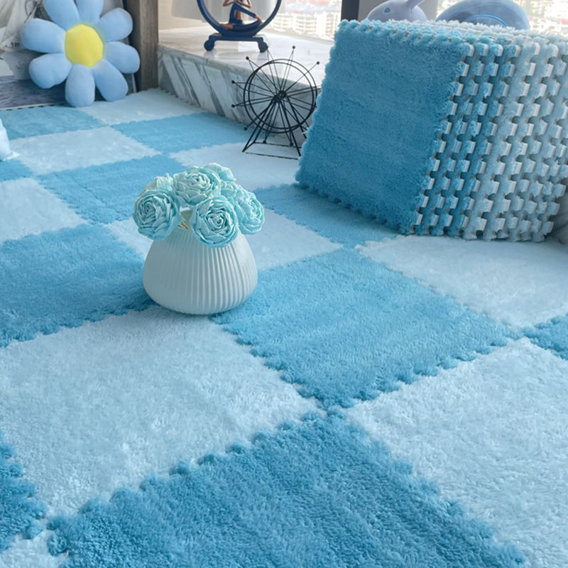 Modern Carpet Floor Tile Plush Cut Interlocking Mildew Resistant Tiles and Carpet