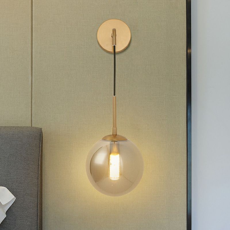 Verzilverde glazen kogelwand hangende lamp Eenvoudig enkel messing wand gemonteerd licht voor slaapkamer