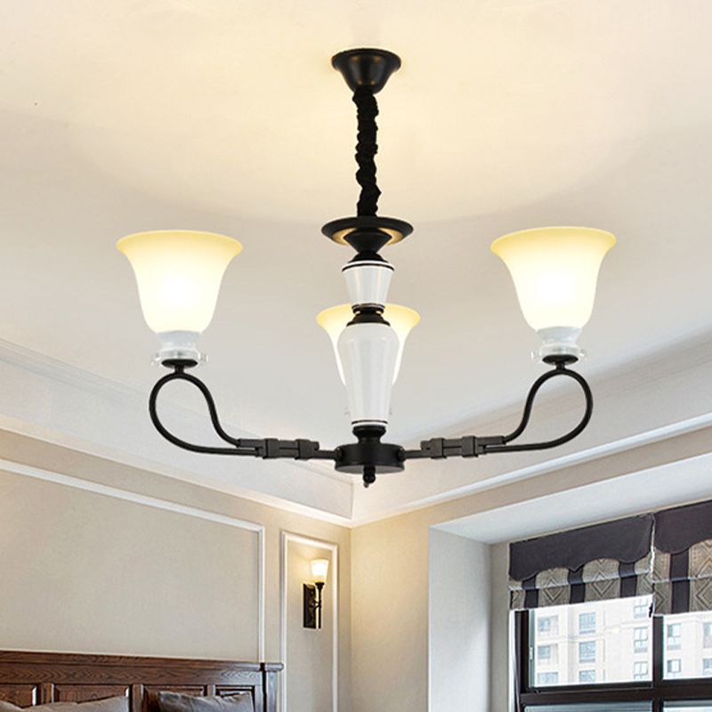 3/6 Köpfe Anhänger Kronleuchter Retro -Schlafzimmer hängen Licht mit ausgestattetem gefrostetem Glasschatten in Schwarz