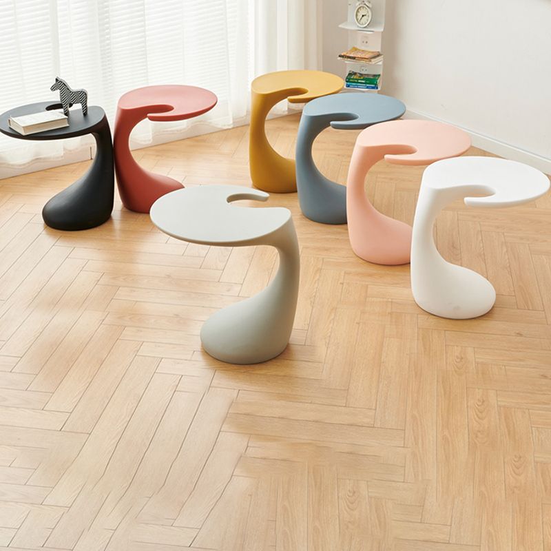 Modern Naturally Shaped End Table Plastic Table for Living Room