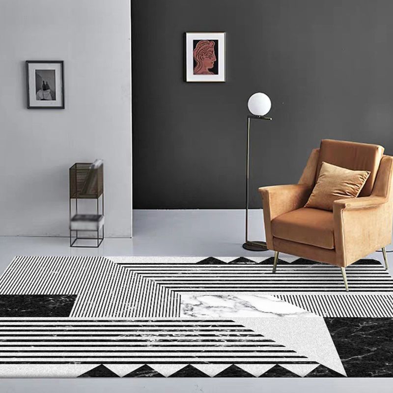 Black Stripe Pattern Area Rug Polyester Modern Rug Washable Anti-Slip Backing Rug for Decoration