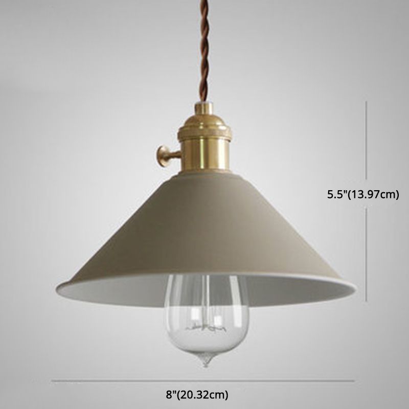 Lampada a ciondolo a ciondolo a pendente conica a pendente in metallo.