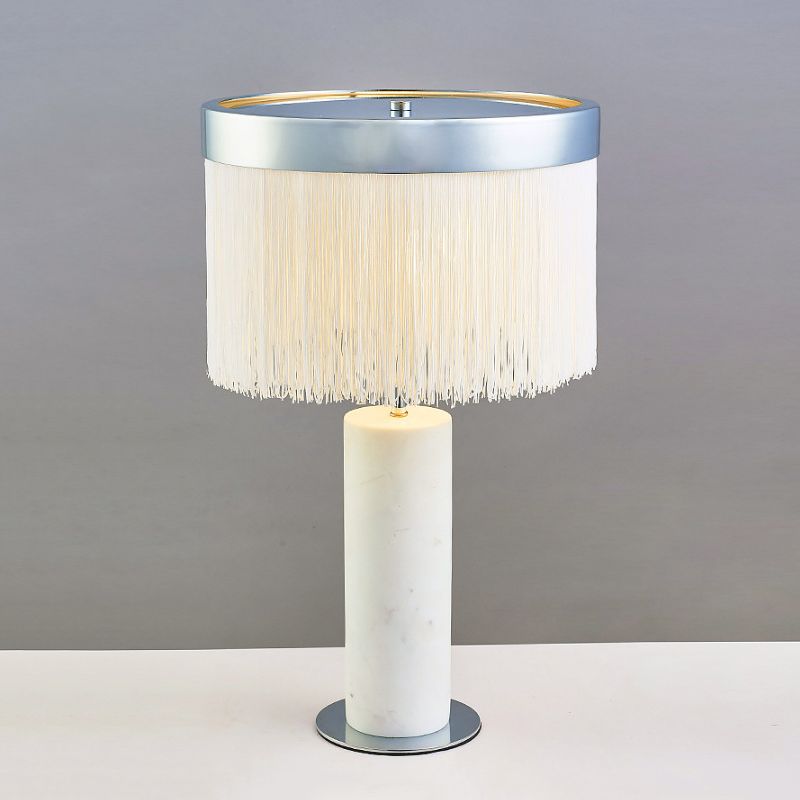 Lampada da comodino Stone Tube Lampada da scrivania contemporanea a 1 luce in bianco con nappa decorativa