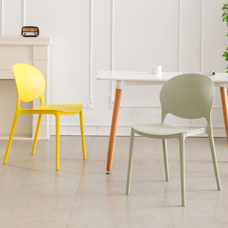 Plastic stapelbare armloze eetkamerstoelen open stoel met de achterkant (set van 4)