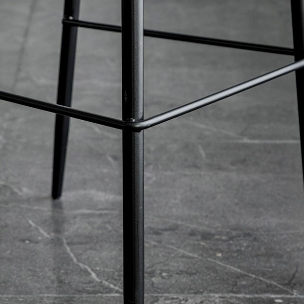 Taburete moderno de contaminación de respaldo sin brazo Taburete de dormitorio de hierro con cojín de cuero