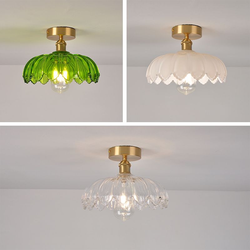 Lampada da soffitto moderna e creativa a forma di loto in rame a 1 luce con montaggio ad incasso