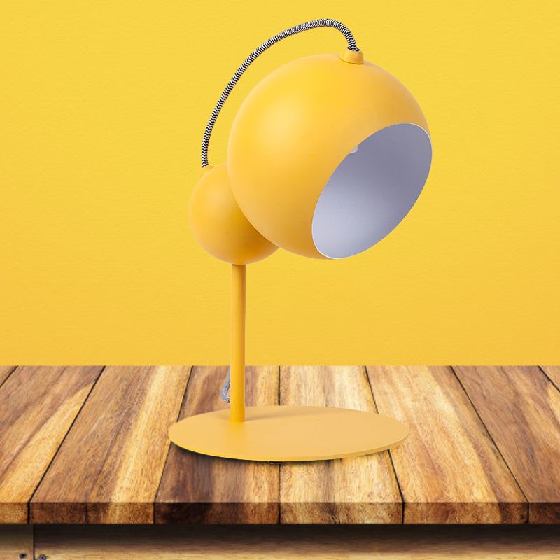 Lampada da tavolo globo rosa/giallo/verde Lampada da lettura modernista metallizzata a 1 luce con paralume regolabile per camera da letto