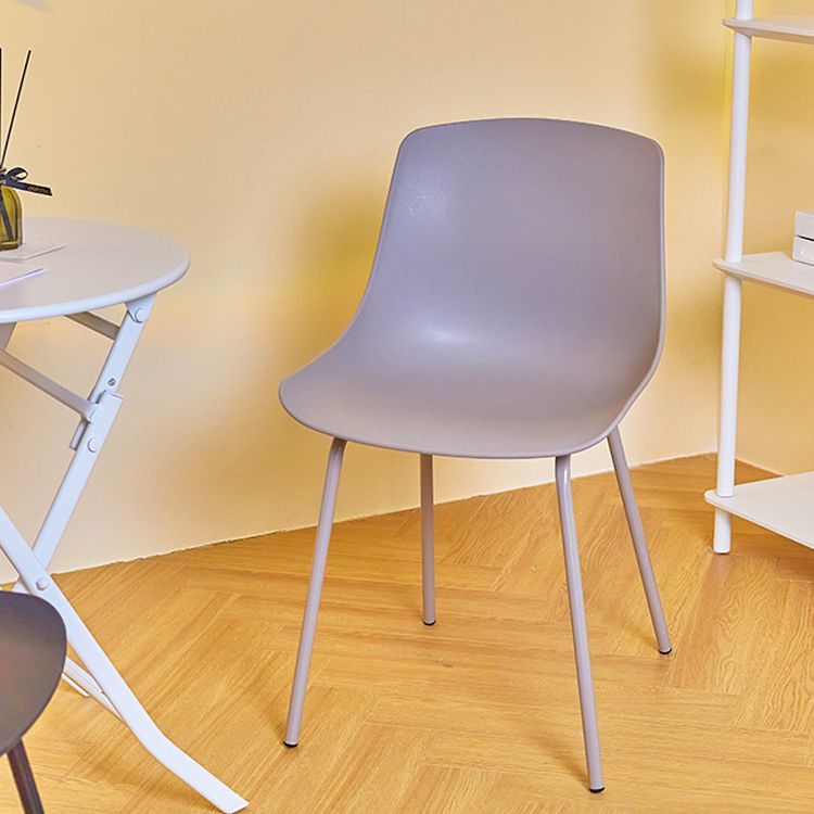 Design contemporaneo sedia da pranzo in plastica a bracciole senza braccio sedia per casa