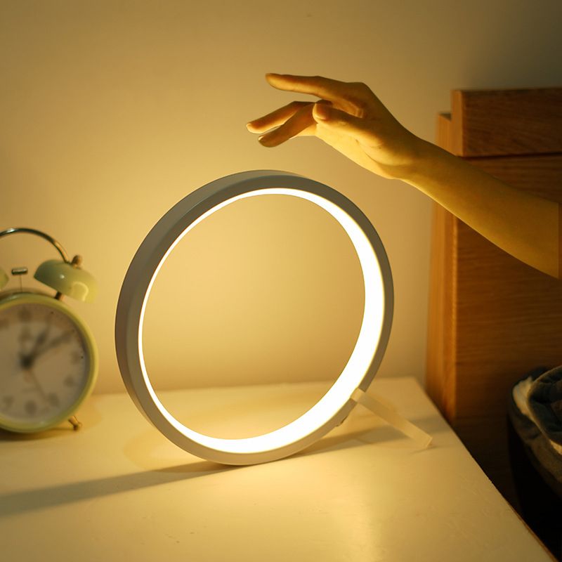 Lámpara de escritorio LED lineal de accesorio de iluminación de escritorio de estilo moderno para dormitorio