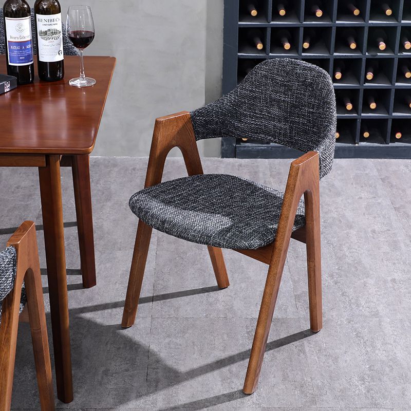 Salle d'étude scandinave, fauteuil à dossier ouvert, chaise de salle à manger rembourrée au fini mat