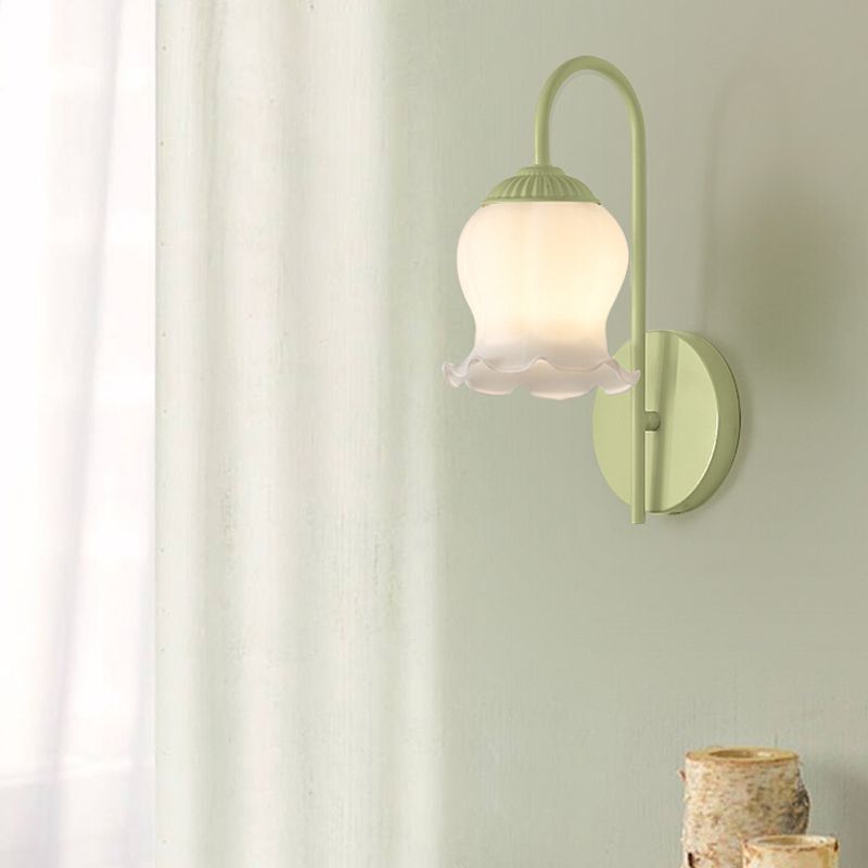 Modern Metal Wall Sconce Flower Shape Wall Light with Glass Shade for Living Room