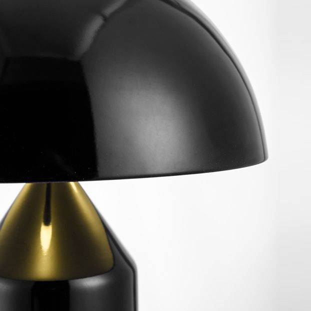 Lampe de table de style moderne 1 lampe de bureau à la lumière avec nuance en métal pour chambre à coucher