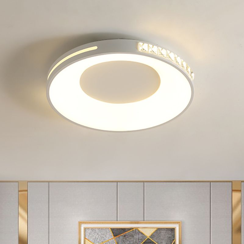 White Finish Round Ceiling Flush Mount Simplicity LED Metal Flush Light Fixture for Bedroom