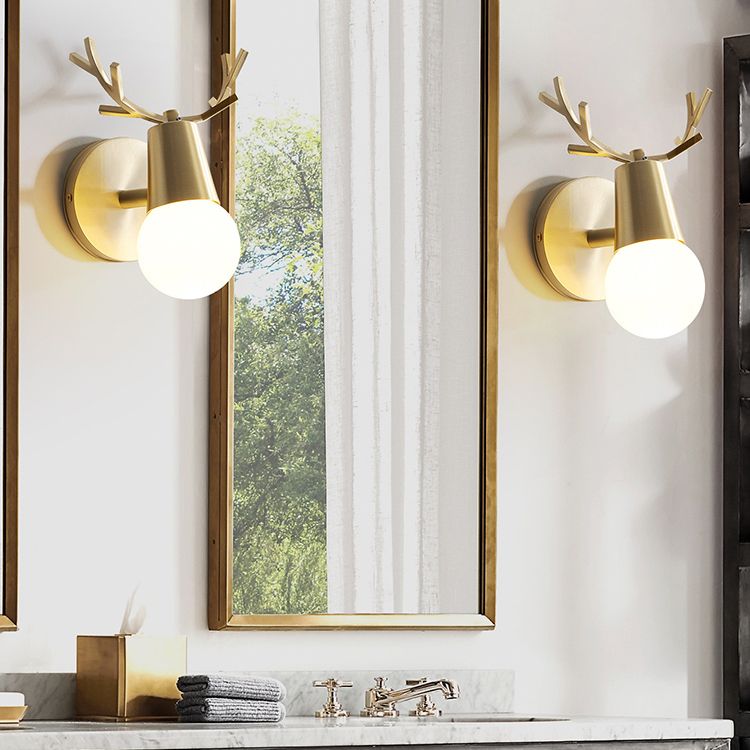 Luz de la pared de la pared de la asta de metal posmoderna de la pared dorada de la pared dorada para la sala de estar