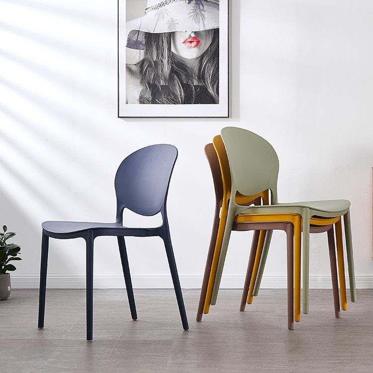 Silla de comedor escandinava de plástico sin brazos, sillas auxiliares apilables (juego de 4)