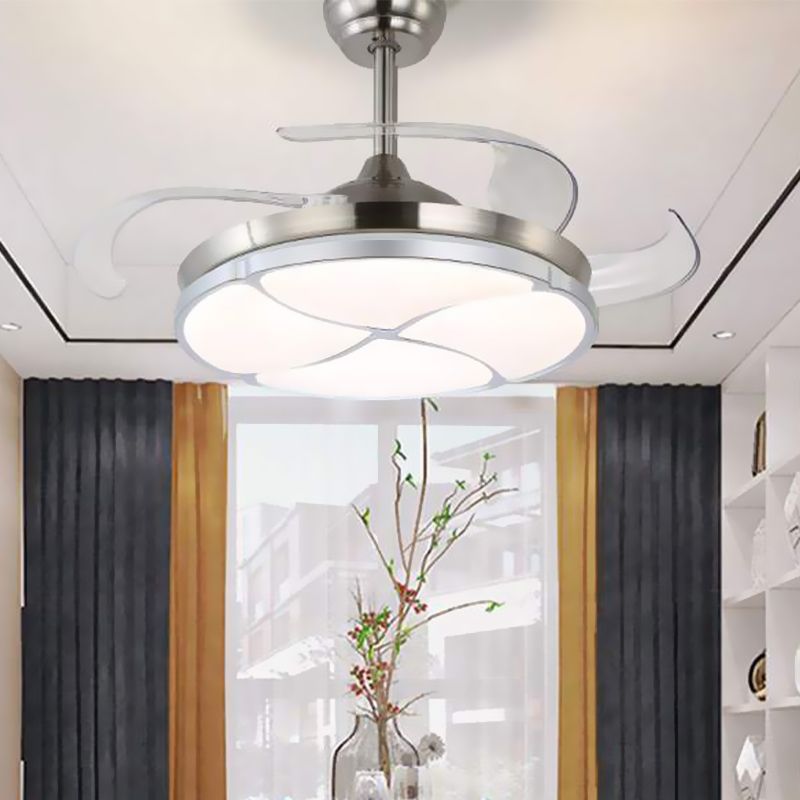 Clover Metal Semi Flush Mount Einfachheit LED Wohnzimmer Deckenlüfterbeleuchtung in Silber mit 4 klaren Klingen, 36 "/42" breit