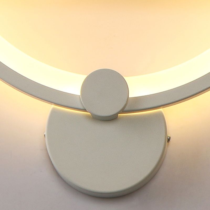 Unique Shape Metal Wall Light Modern Style 1-Light Wall Mounted Light Fixture in White