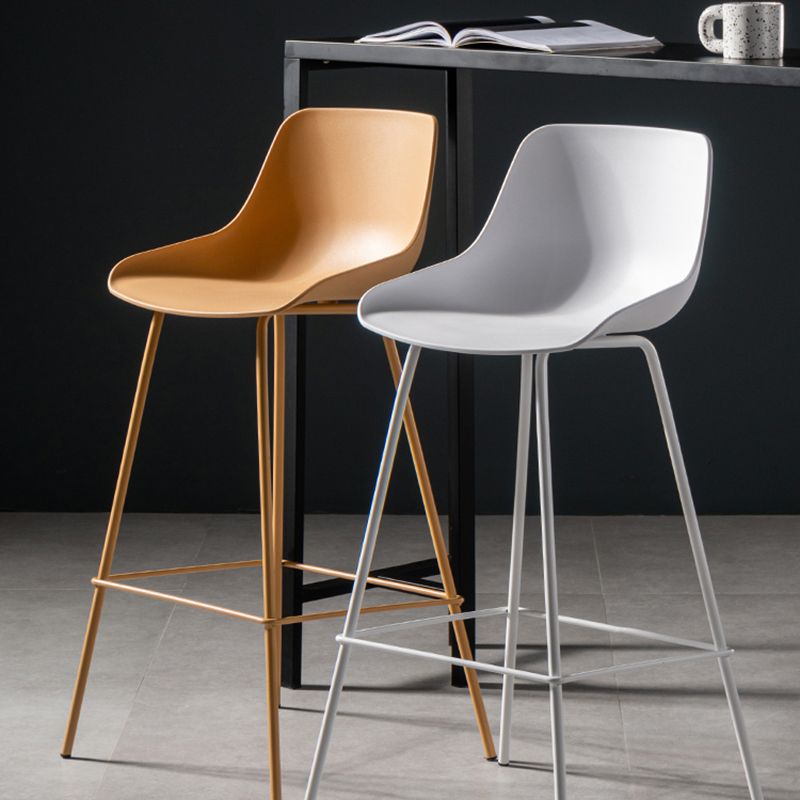 Contemporary Macaroon Counter Stools Armless Plastic Indoor Bar Stool with Iron Base