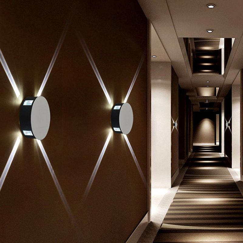 Geometrische Form Metallwandbeleuchtung moderner Stil 4 Leuchten Wandmontage Beleuchtung in Silber