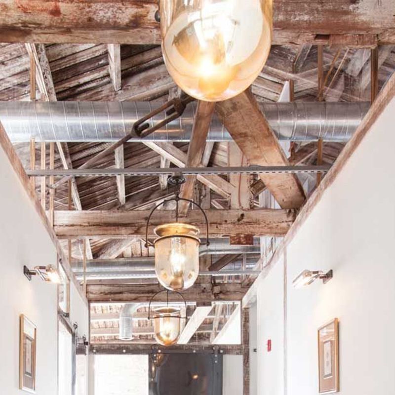 Lampada industriale a sospensione singola vintage lampada in ferro laccata con tonalità in vetro ambra