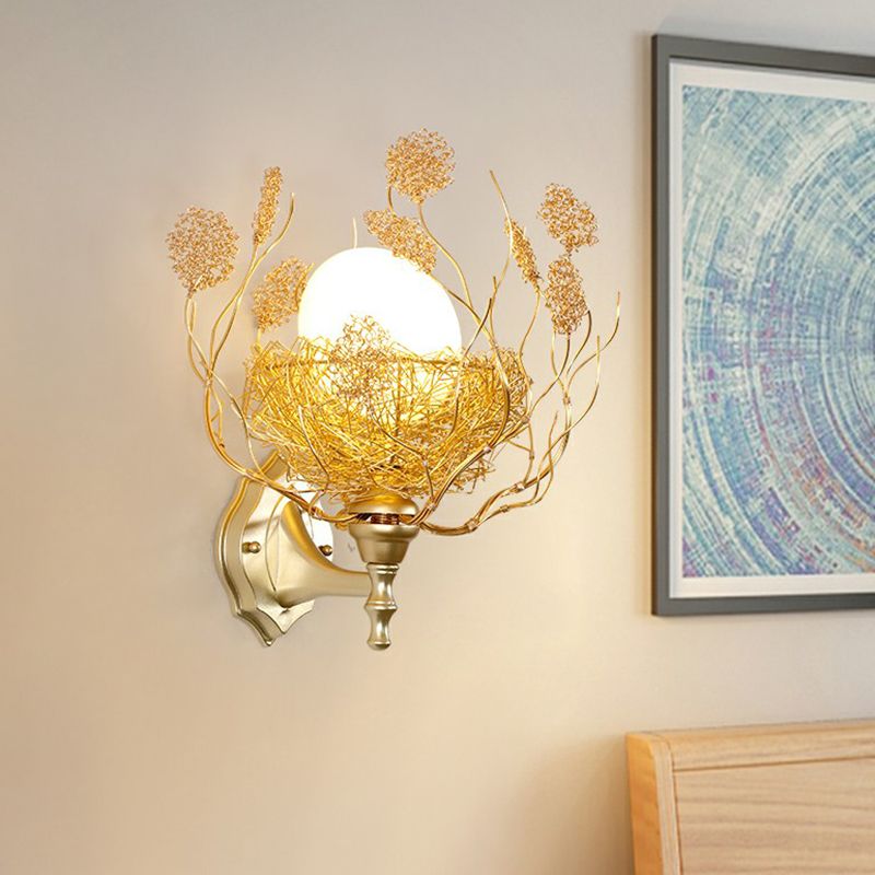 Lampada a parete a forma di uovo decorativo in vetro bianco 1 camera da letto con la luce della camera da letto con filo in alluminio nido in oro