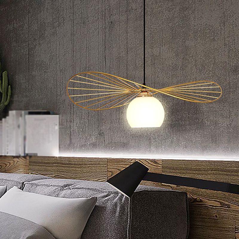 Pendentif en forme de chapeau en fil métallique minimaliste de 1 tête de tête de tête avec une teinte en verre pour le salon