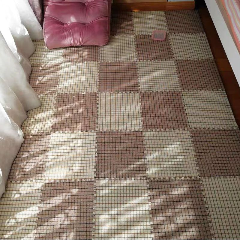 Living Room Carpet Tiles Interlocking Square Stain Resistant Carpet Tiles