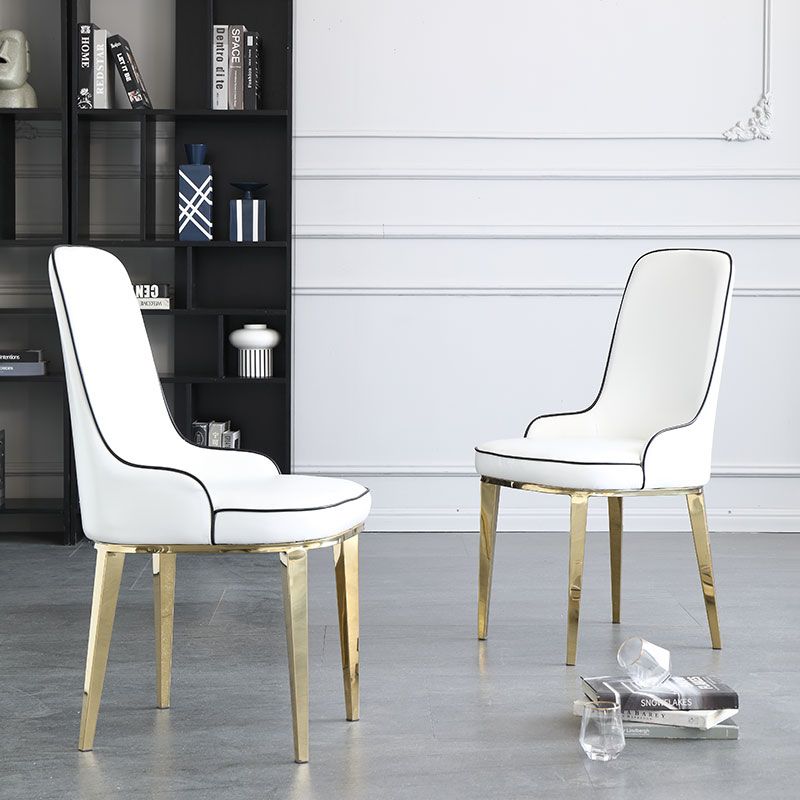 Chaises de salle à manger scandinaves avec 4 jambes en métal chaise sans bras en cuir en cuir pour la maison