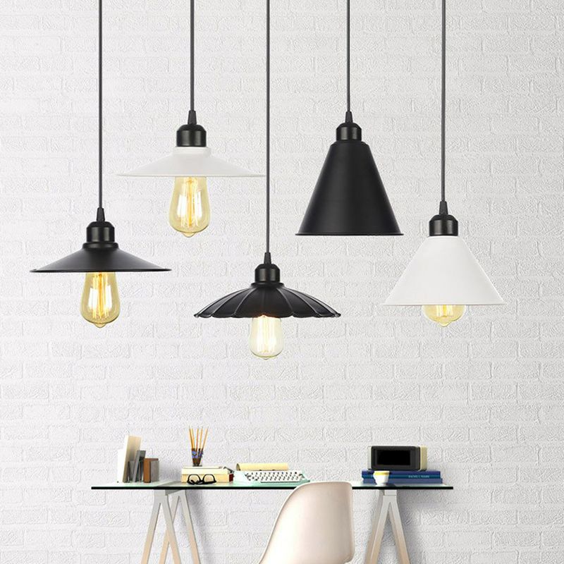 1 Head Ceiling Hang Lamp Rustic Living Room Pendant Light Kit with Flared/Scalloped/Horn Iron Shade in Black/White