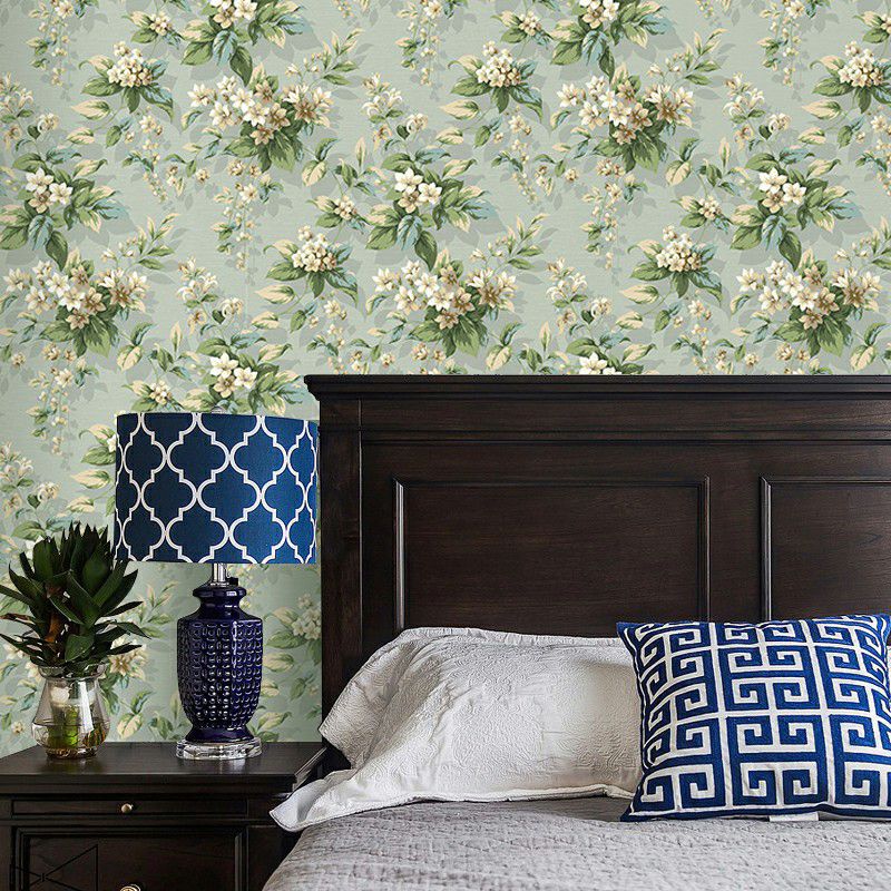 Floweret Wallpaper Roll Countryside Paper Made Wall Decor in Green and White for Bedroom