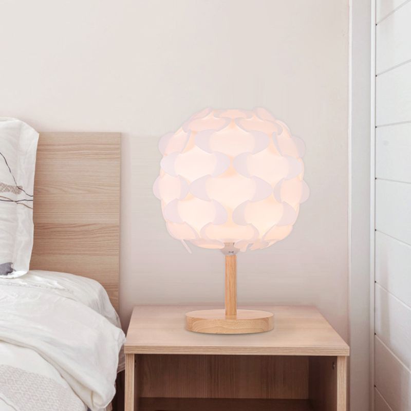 Lampada da comodino in legno circolare modernista Lampada da scrivania a LED beige con paralume in acrilico floreale per comodino