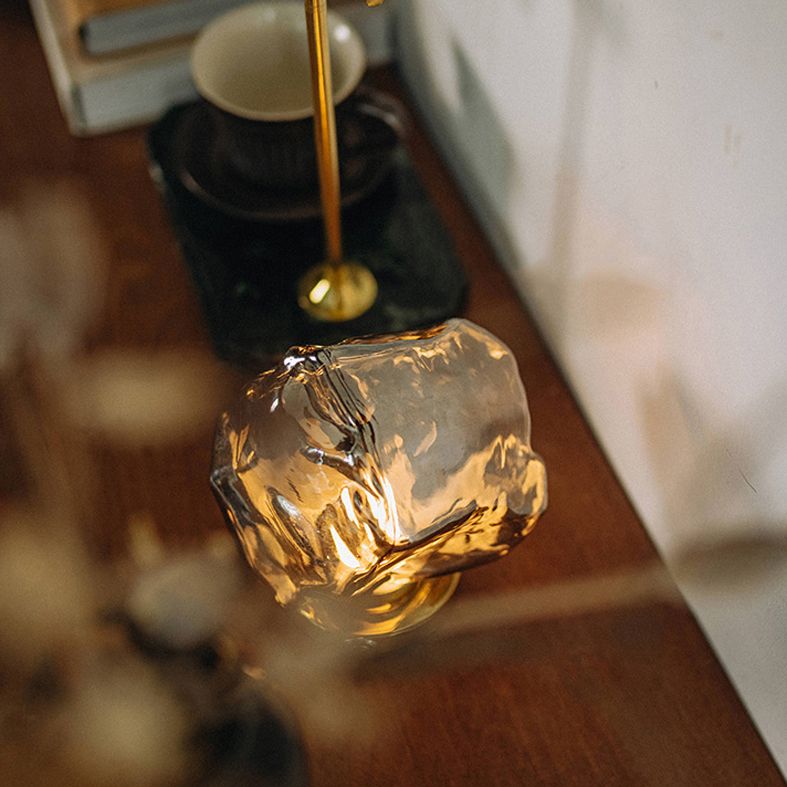 Lámpara de mesa de oro de 1 luces de color nocturna de vidrio en forma de piedra