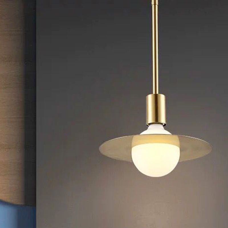 Lámpara colgante de órbita posmoderna vidrio blanco 1 cabezal kit de luz colgante con sombra de metal de disco dorado