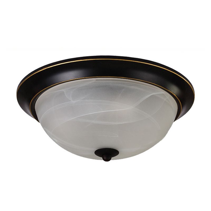 Kuppel-Unterputzleuchten. Traditionelle Deckenleuchten aus Glas für Schlafzimmer