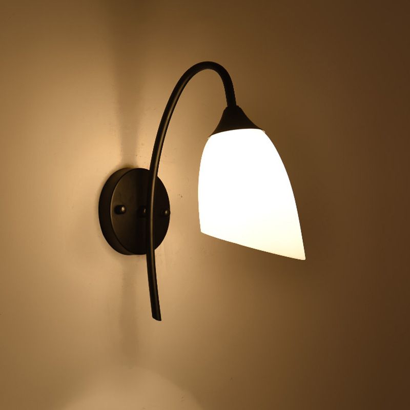 Finitura nera Luce da parete a collo di allevamento Rustico in metallo rustico 1 lampadina per la lampadina con tonalità in vetro di latte