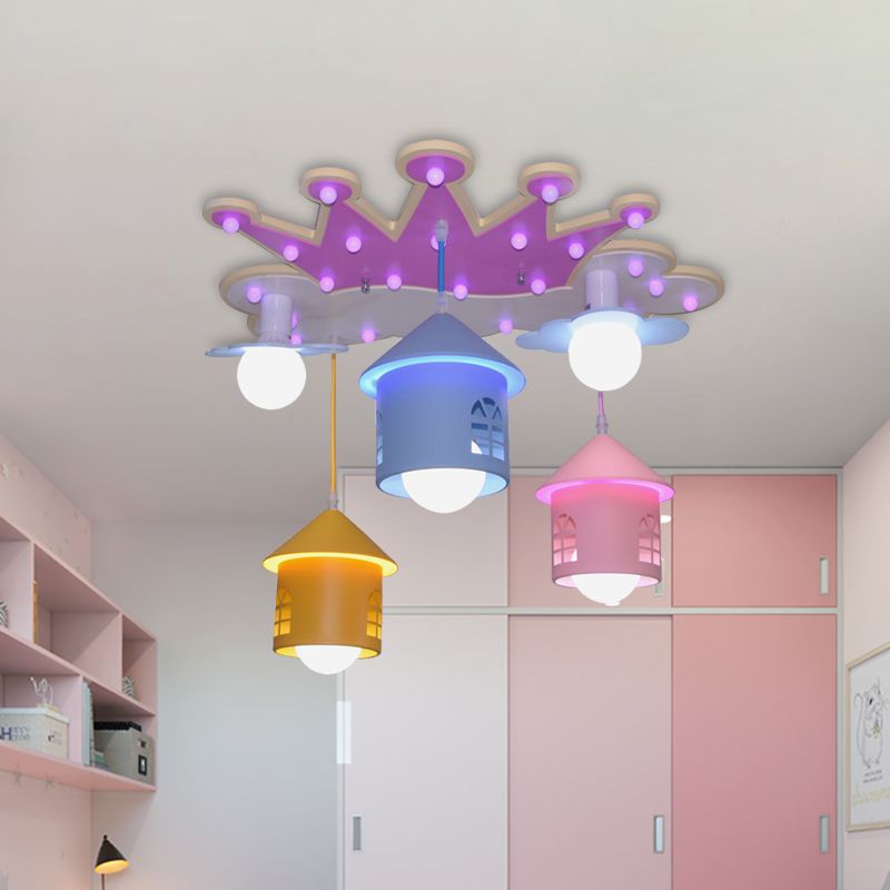 Pink Crown Form Semi Flush Mount Cartoon 5 Lichter Holzspülende Deckenlampe mit Hauseisenschatten