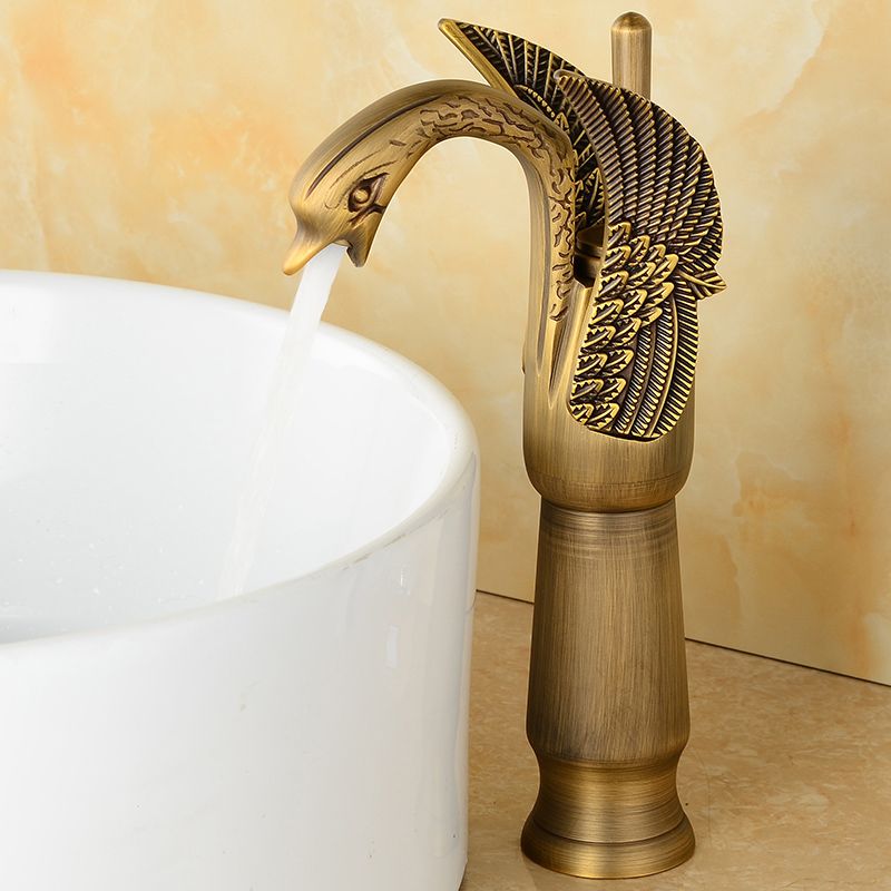 Traditional Wide Spread Bathroom Faucet 1-Handle Lavatory Faucet