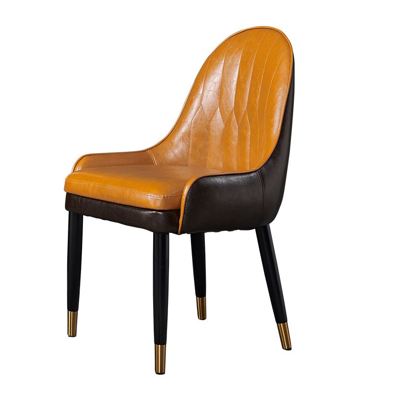 Chaise de salle à manger en cuir de style glam nordique chaise Parsons chaise avec des jambes en bois