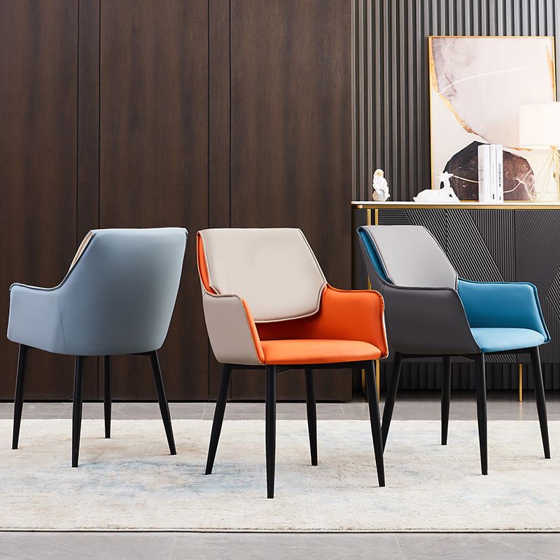 Sedia a braccio contemporanea finitura in pelle curva in pelle sedia per sala da pranzo