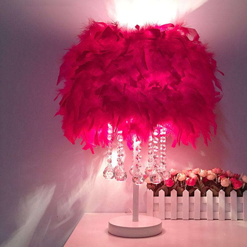 Feather Round Night Stand Lamp Light Contemporary 1-Bulb Red/Rosa/Purple Table Light con goccia di cristallo e base bianca/cromata