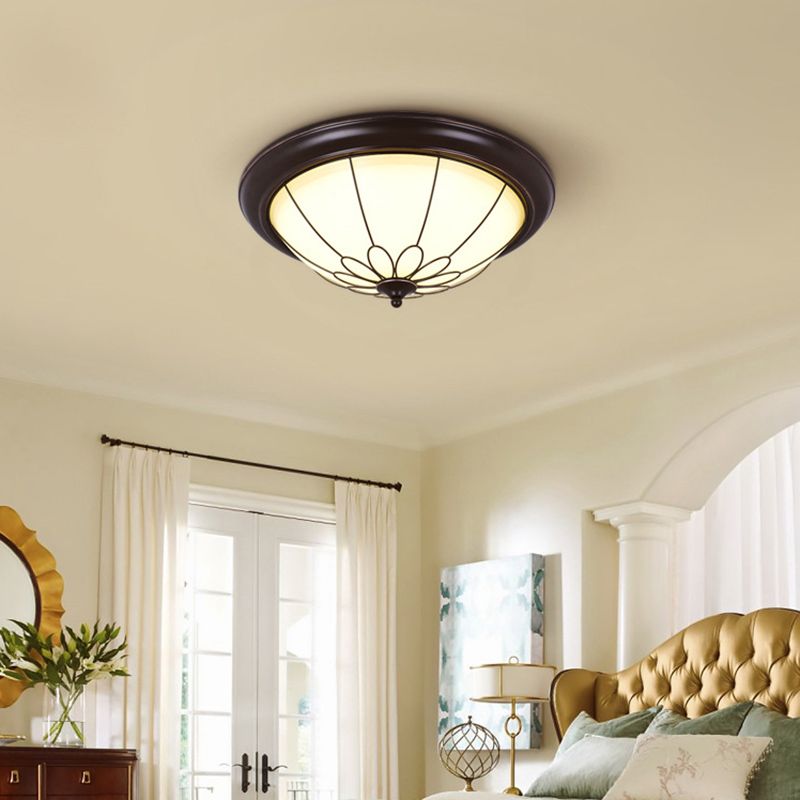 Koepelvormige plafondinbouwlamp in de hal, landelijke stijl, wit glas, zwart, inbouw LED-licht