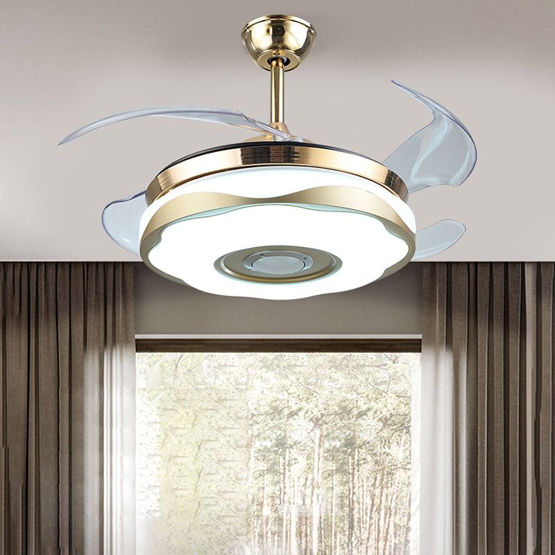 Acrylblütenhänge -Lüfterlicht modernist 42 "W LED Gold in der Nähe der Deckenlampe mit 4 klaren Klingen