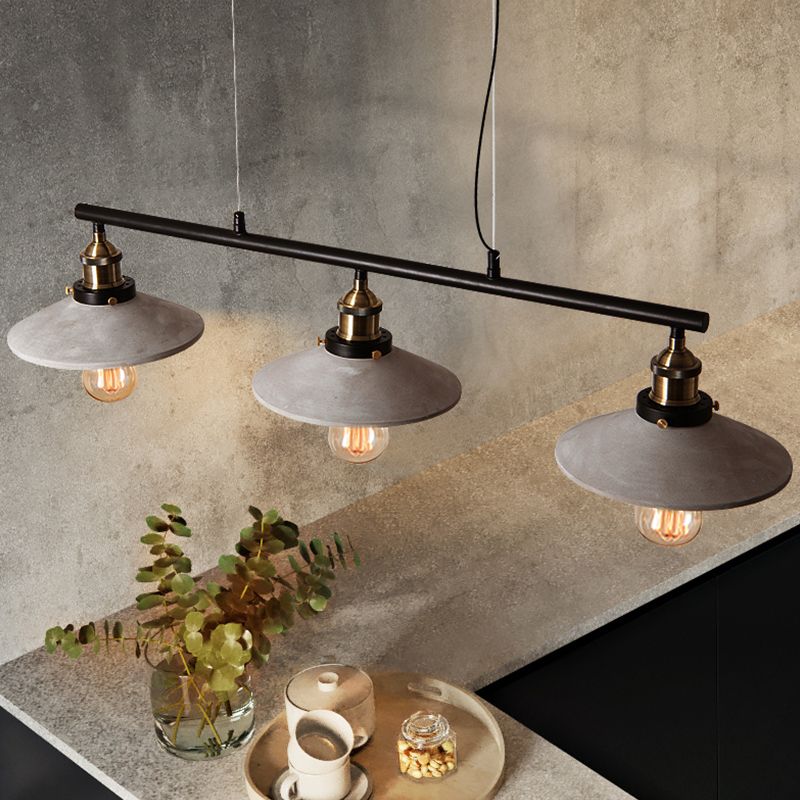 Soucoupe vintage île suspendue légère pendante de plafond de ciment à 3 têtes en gris sur table