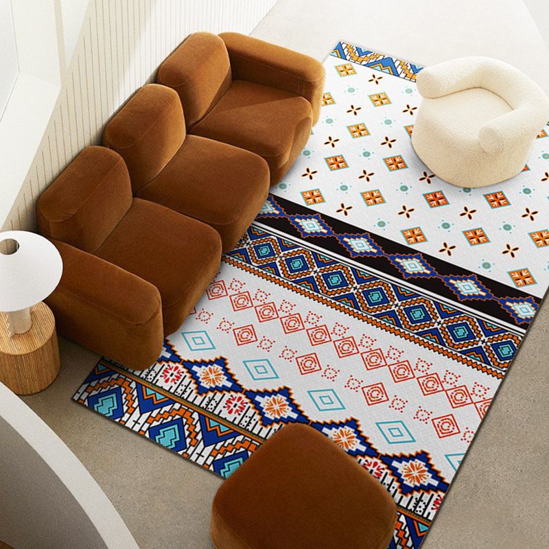 Black Modern Rug Polyester Graphic Rug Tear Resistant Rug for Living Room