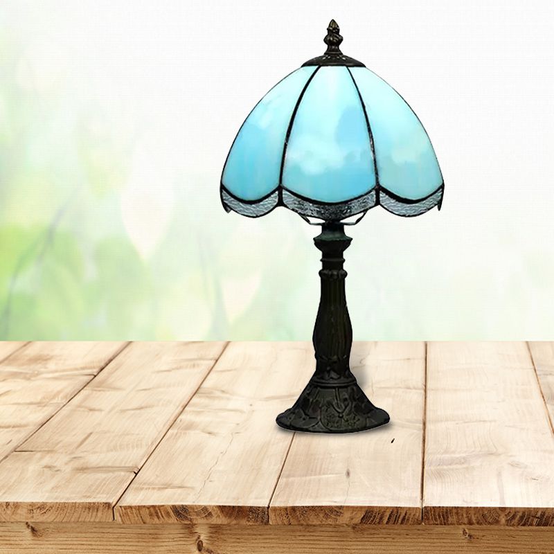 Traditional Scalloped Table Lighting 1 Light Stained Glass Indoor Lighting Fixture in Blue/White