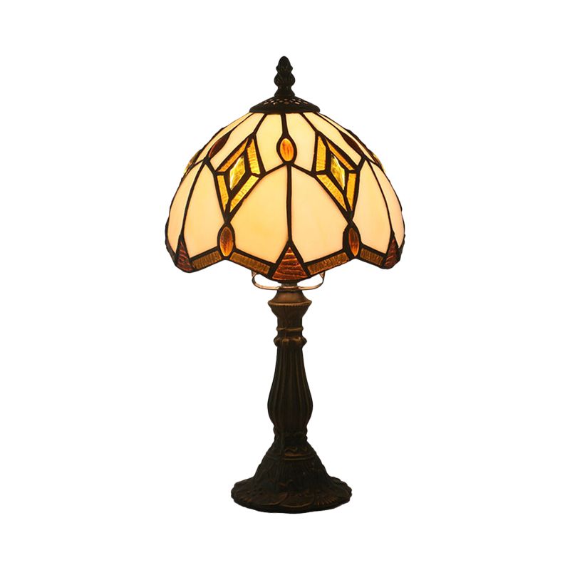 Lampada da scrivania a cupola in bronzo Mediterraneo 1 luce Lampada notturna con motivo a rombi in vetro beige