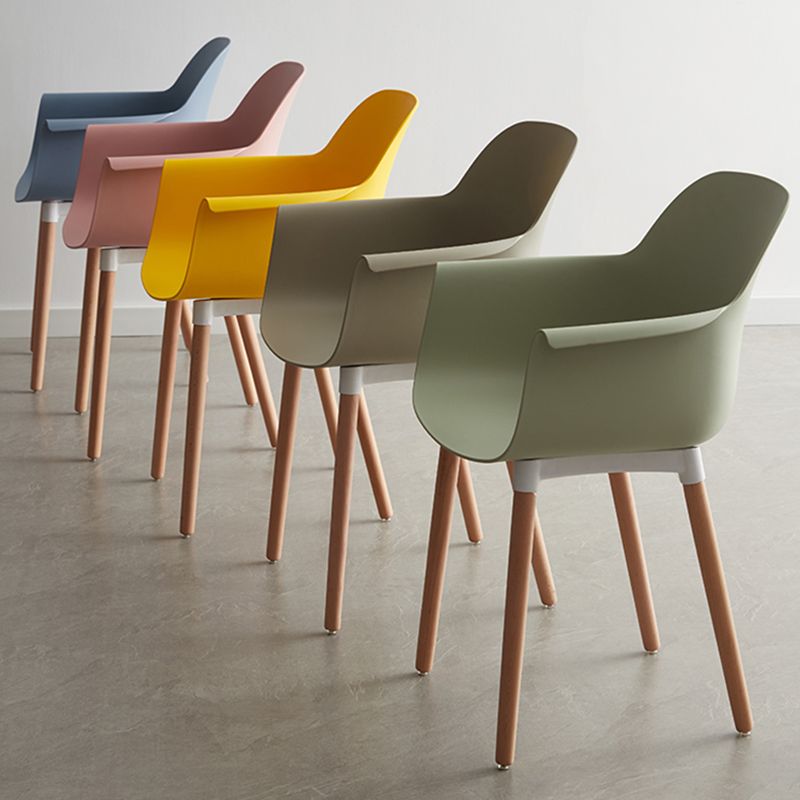 Sedia braccio da pranzo scandinavo sedia posteriore con gambe in legno per uso domestico